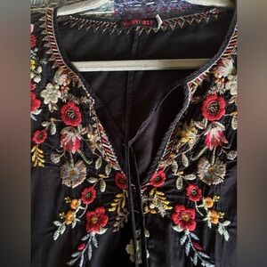 Johnny Was Black Floral Embroidered Tunic